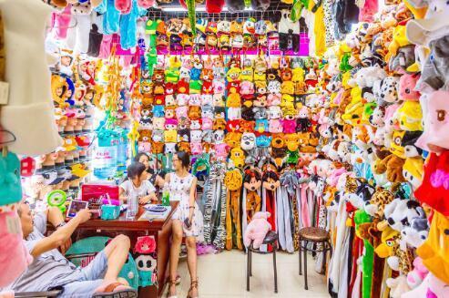 做小生意賺大錢 實(shí)拍遍布中國城市的義烏小商品批發(fā)市場(chǎng)，探秘日用品銷售財(cái)富密碼